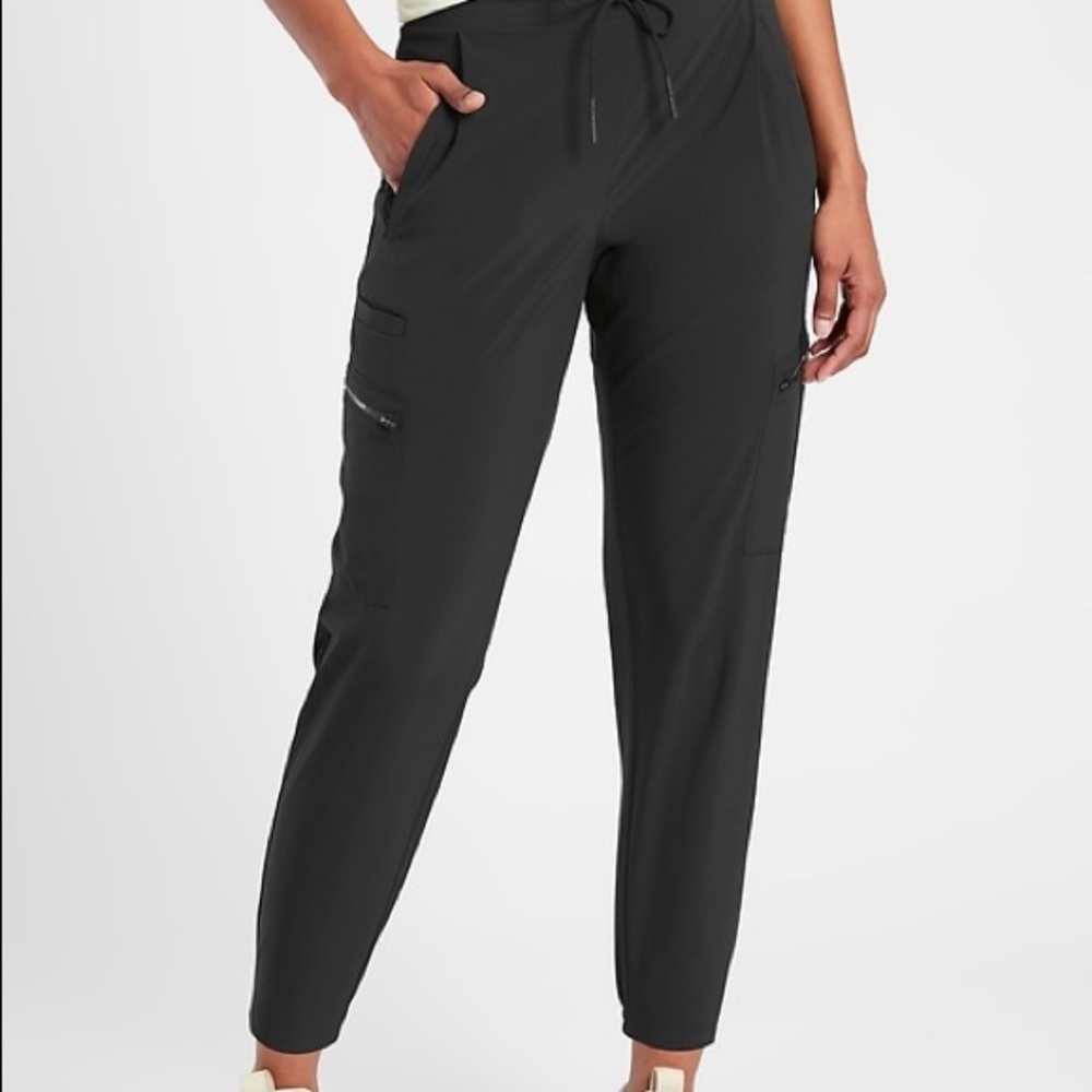 LIKE NEW Athleta Black Venture Pant joggers size 0